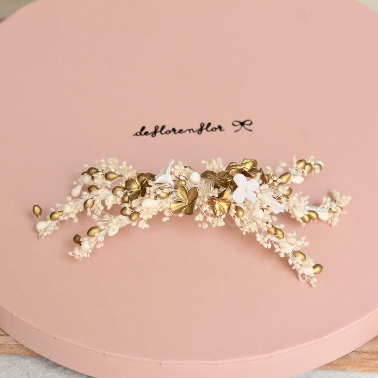 Tocado novia blanco y dorado - Imagen 4