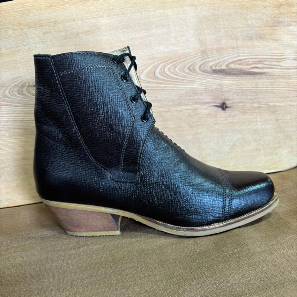 Zapato de Cuero Engrasado con Planta de Goma - Imagen 3